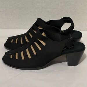 Munro Slingback Strappy Heels - size 9